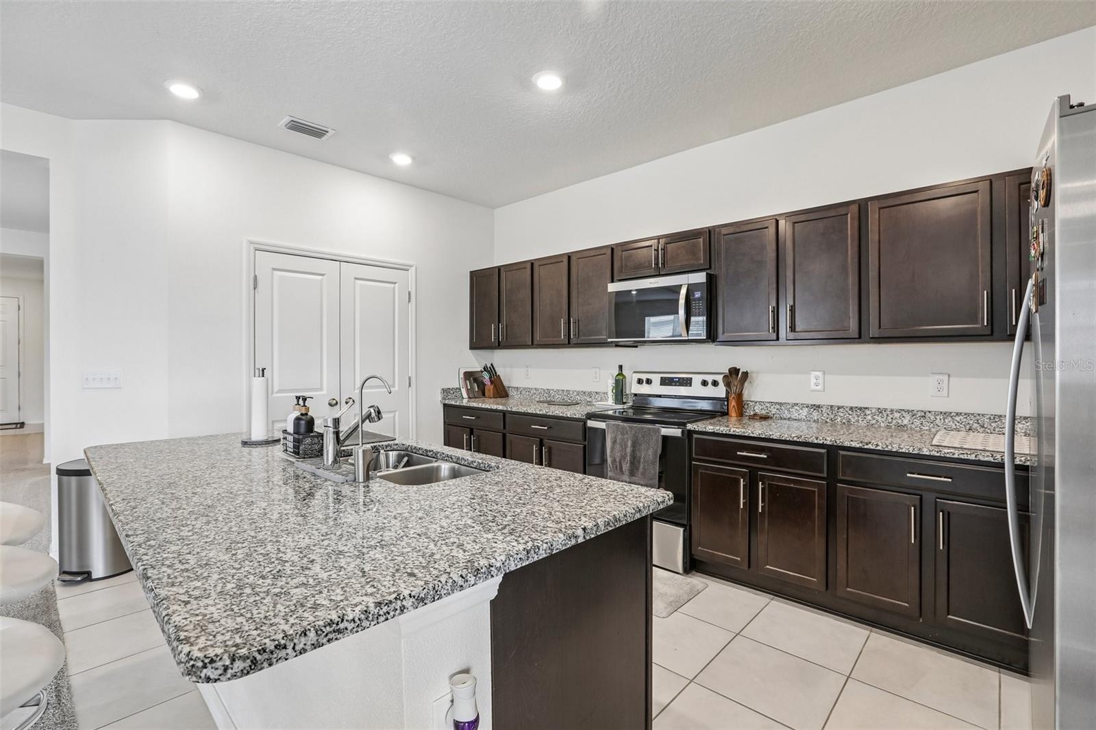 9454 SANDERS PARK PL — photo 12