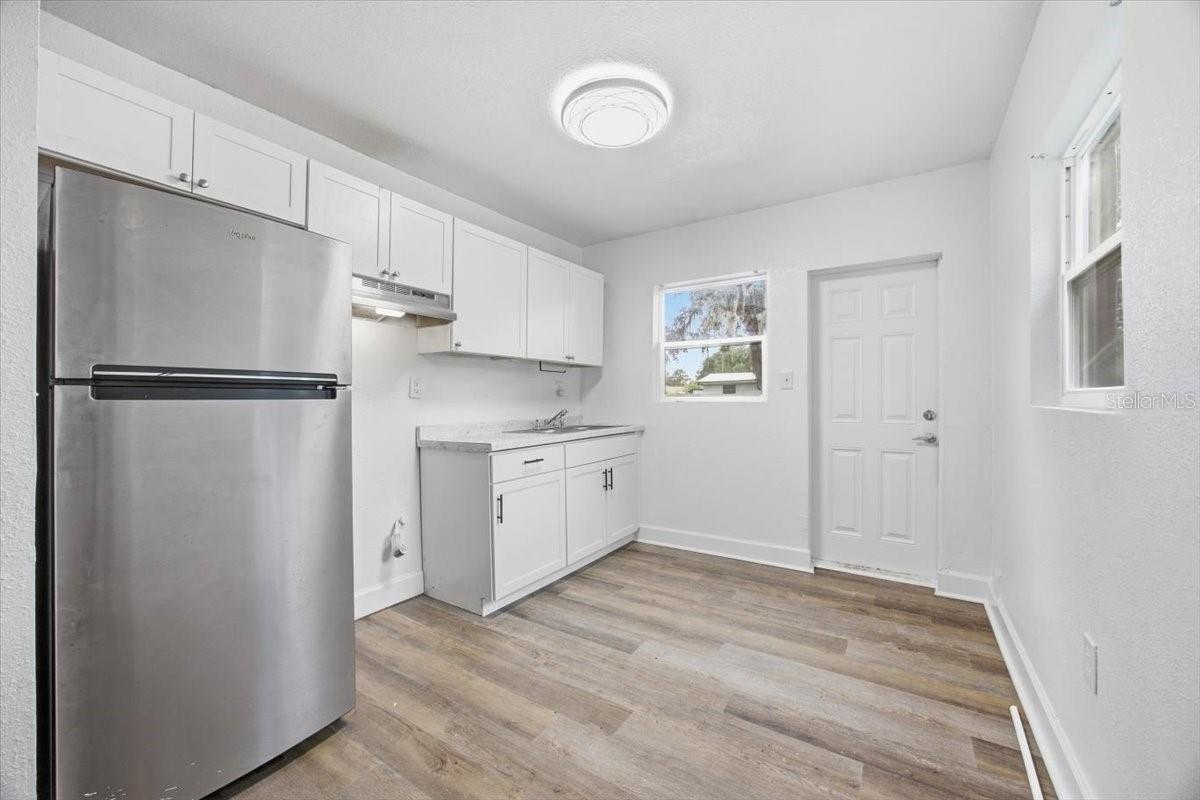 1009 W WASHINGTON ST — photo 4