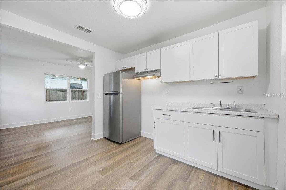 1009 W WASHINGTON ST — photo 2