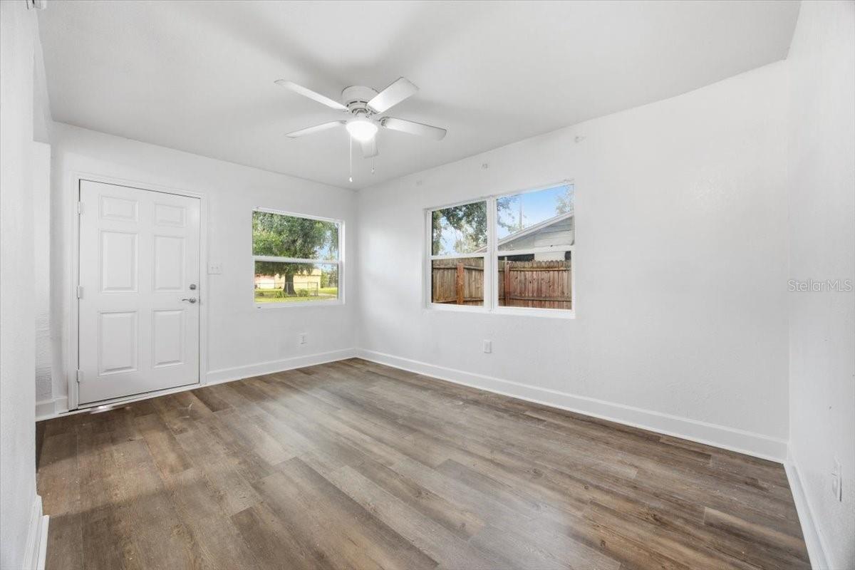 1009 W WASHINGTON ST — photo 5