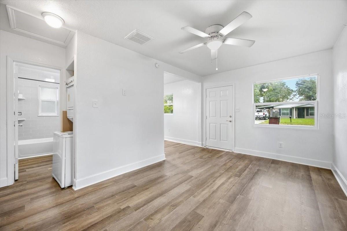 1009 W WASHINGTON ST — photo 7