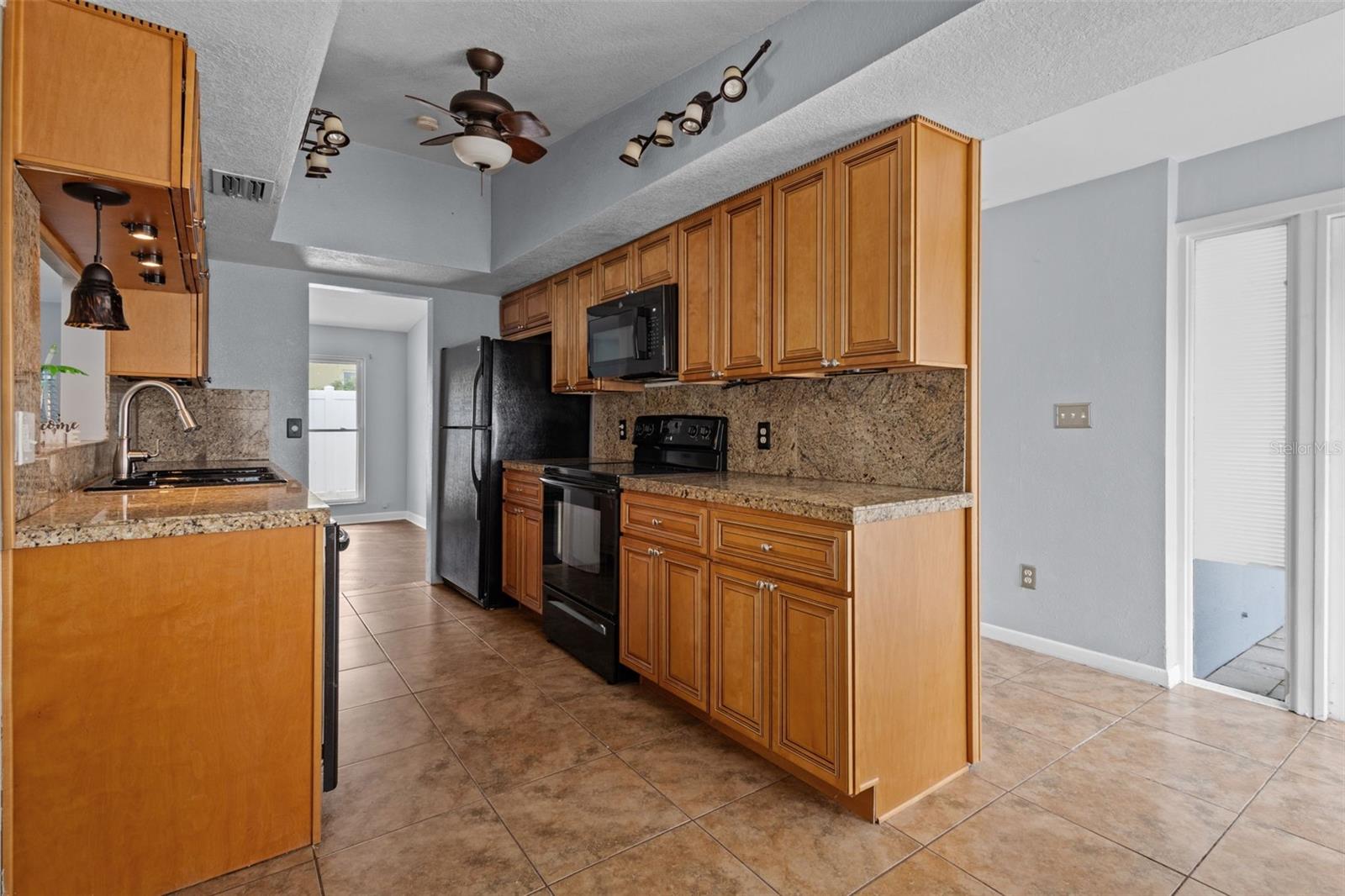 2075 N KEENE RD — photo 7