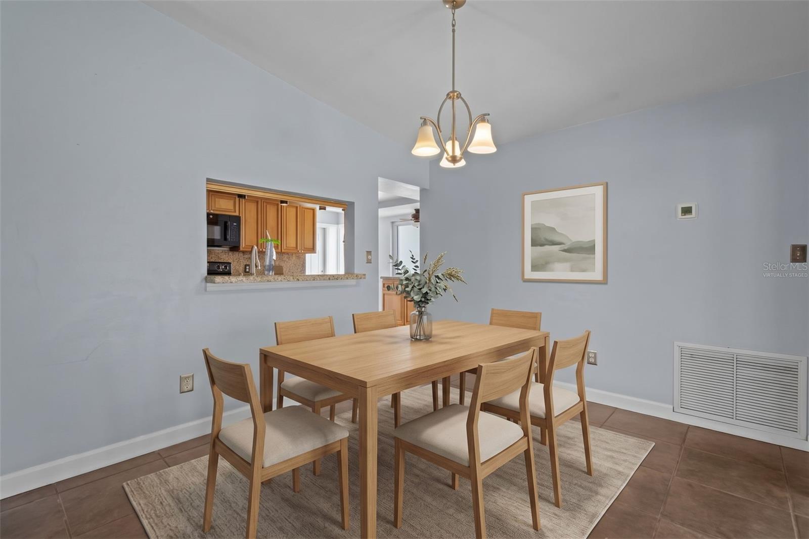 2075 N KEENE RD — photo 4
