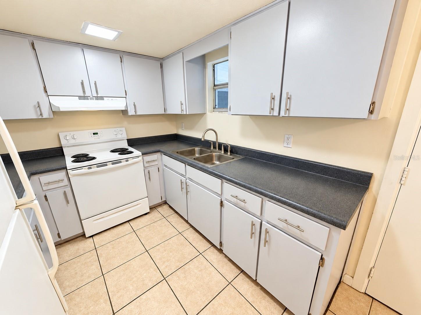 904 TWO HOUSE LANE — photo 3