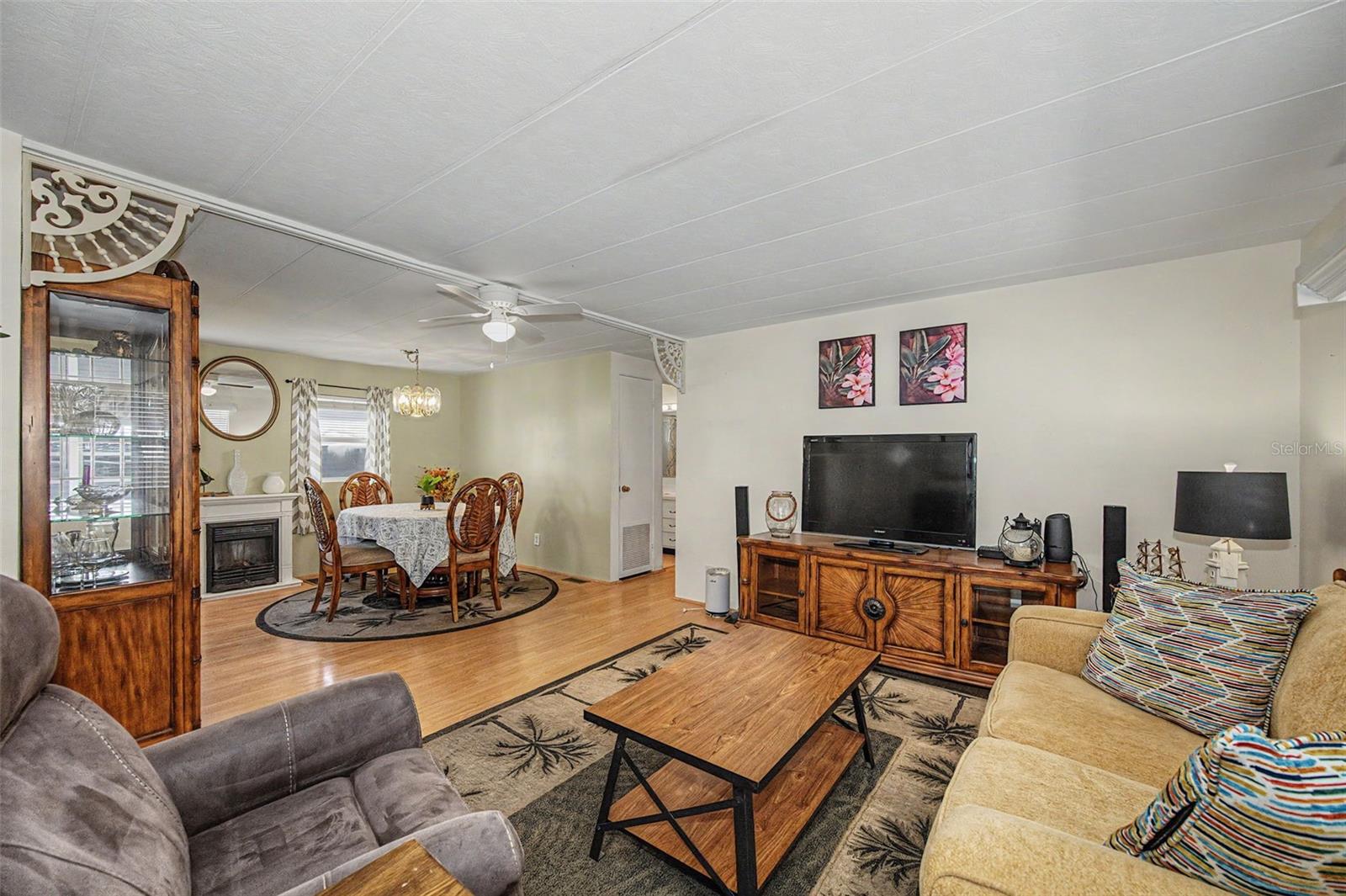 18 DRURY LN — photo 8