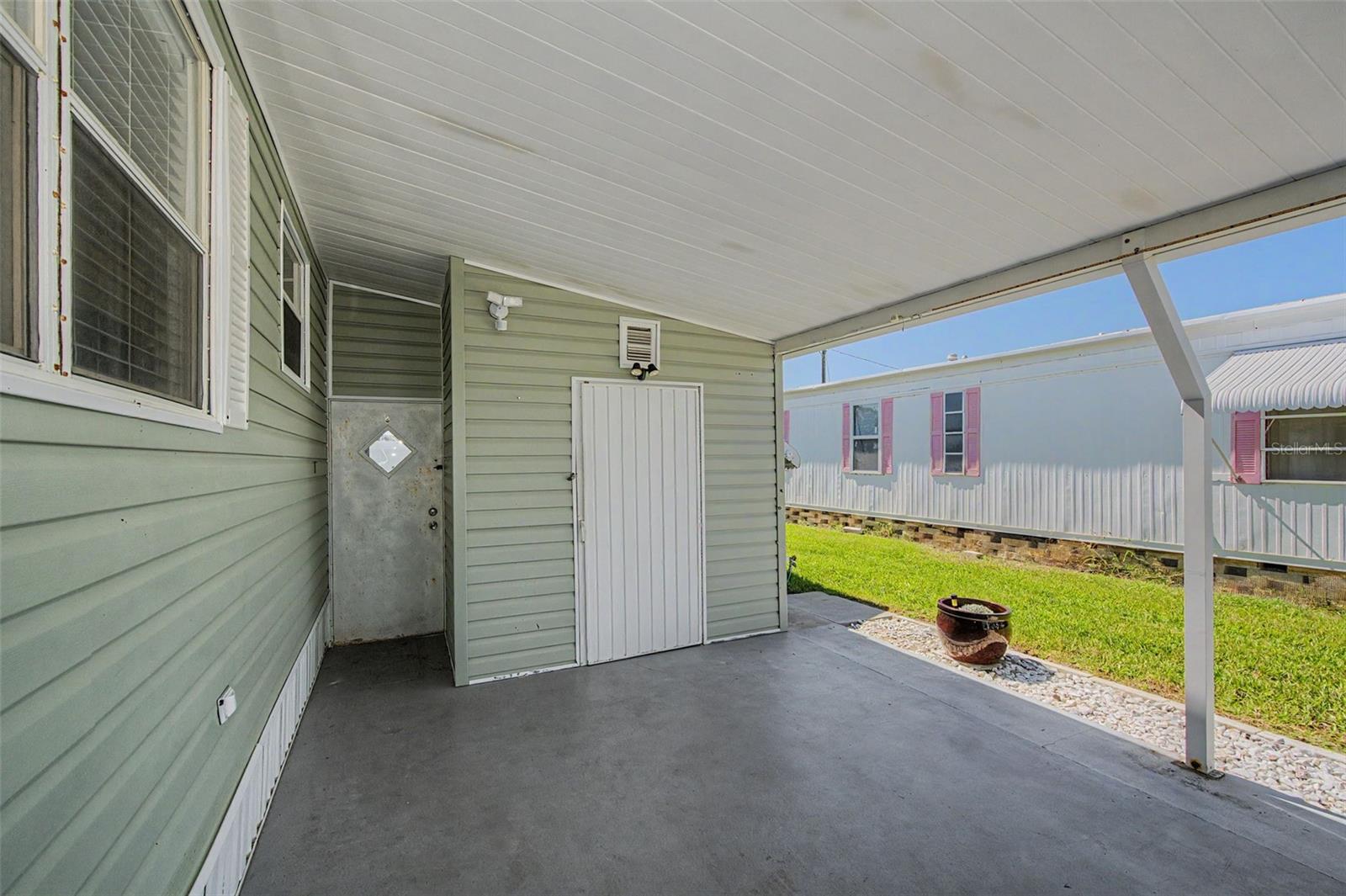 18 DRURY LN — photo 31