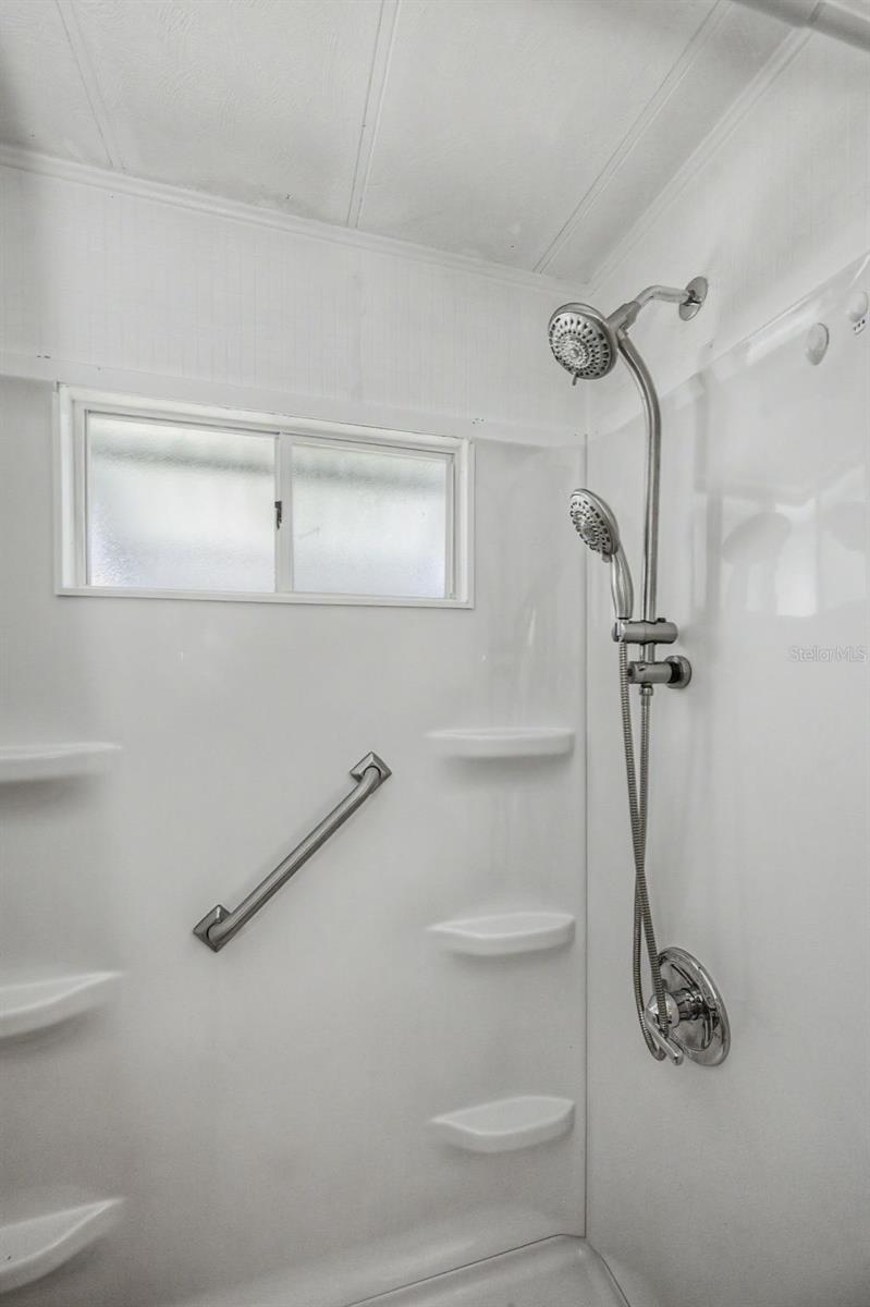 18 DRURY LN — photo 29