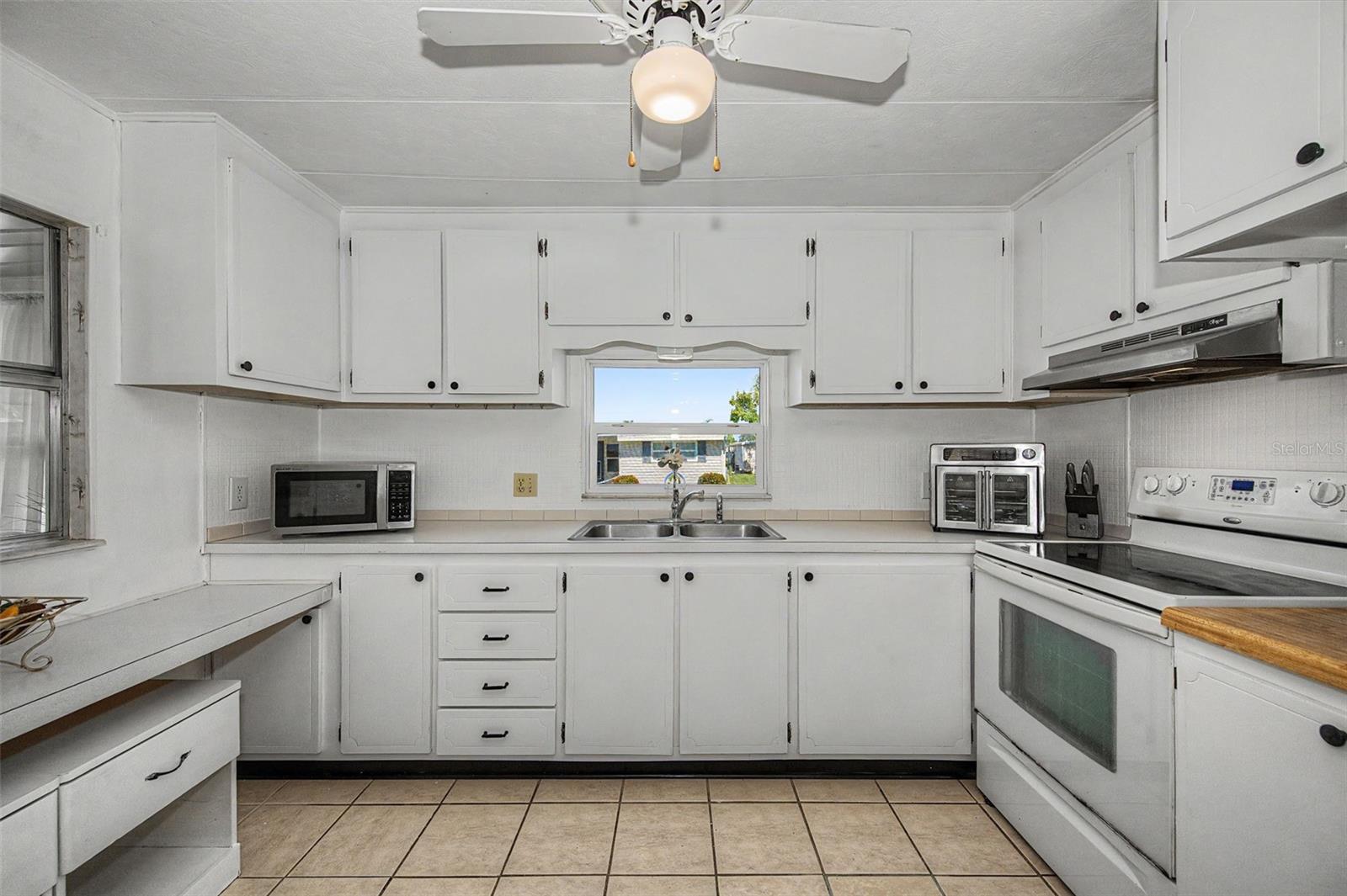 18 DRURY LN — photo 20