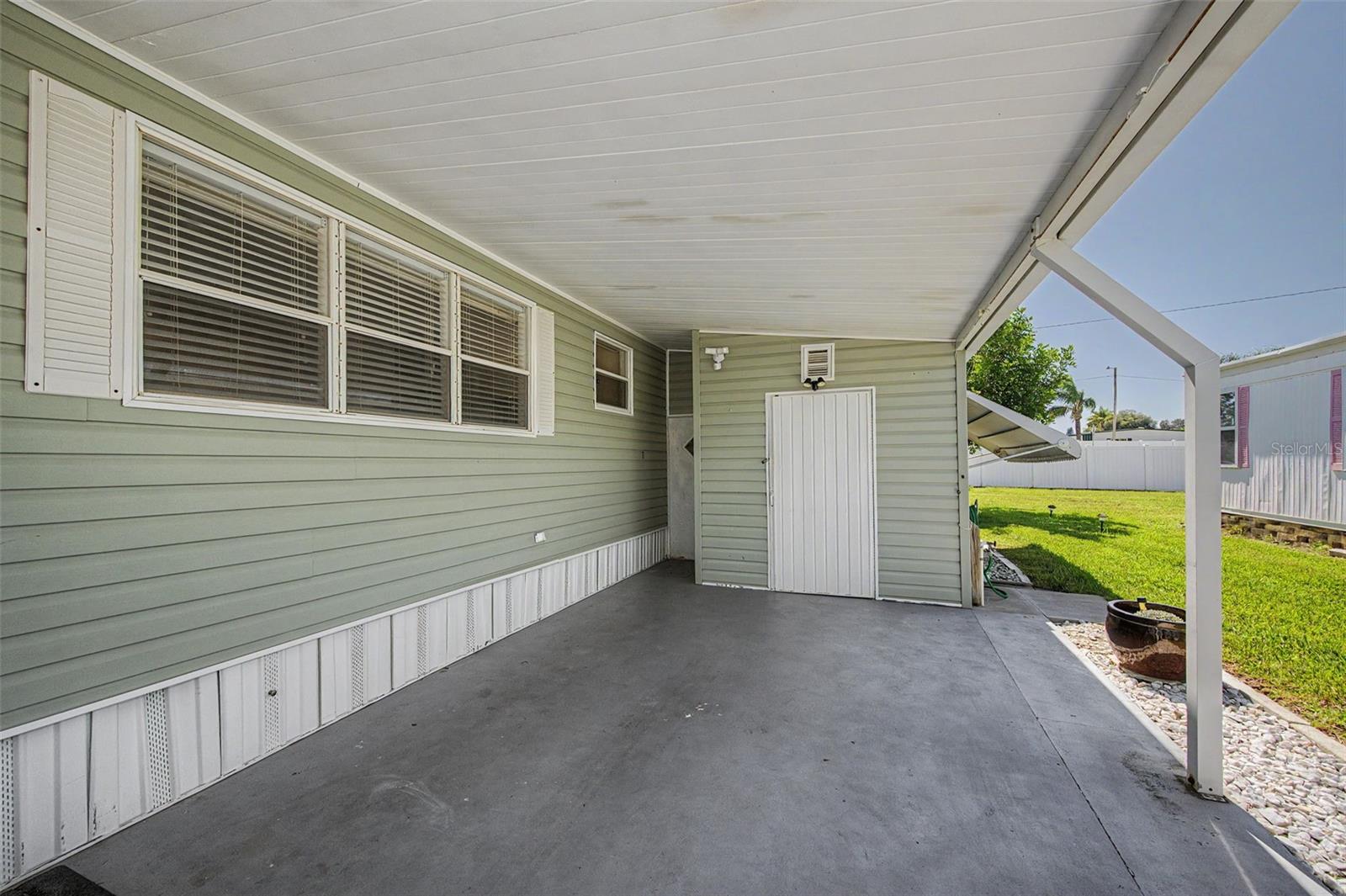 18 DRURY LN — photo 30