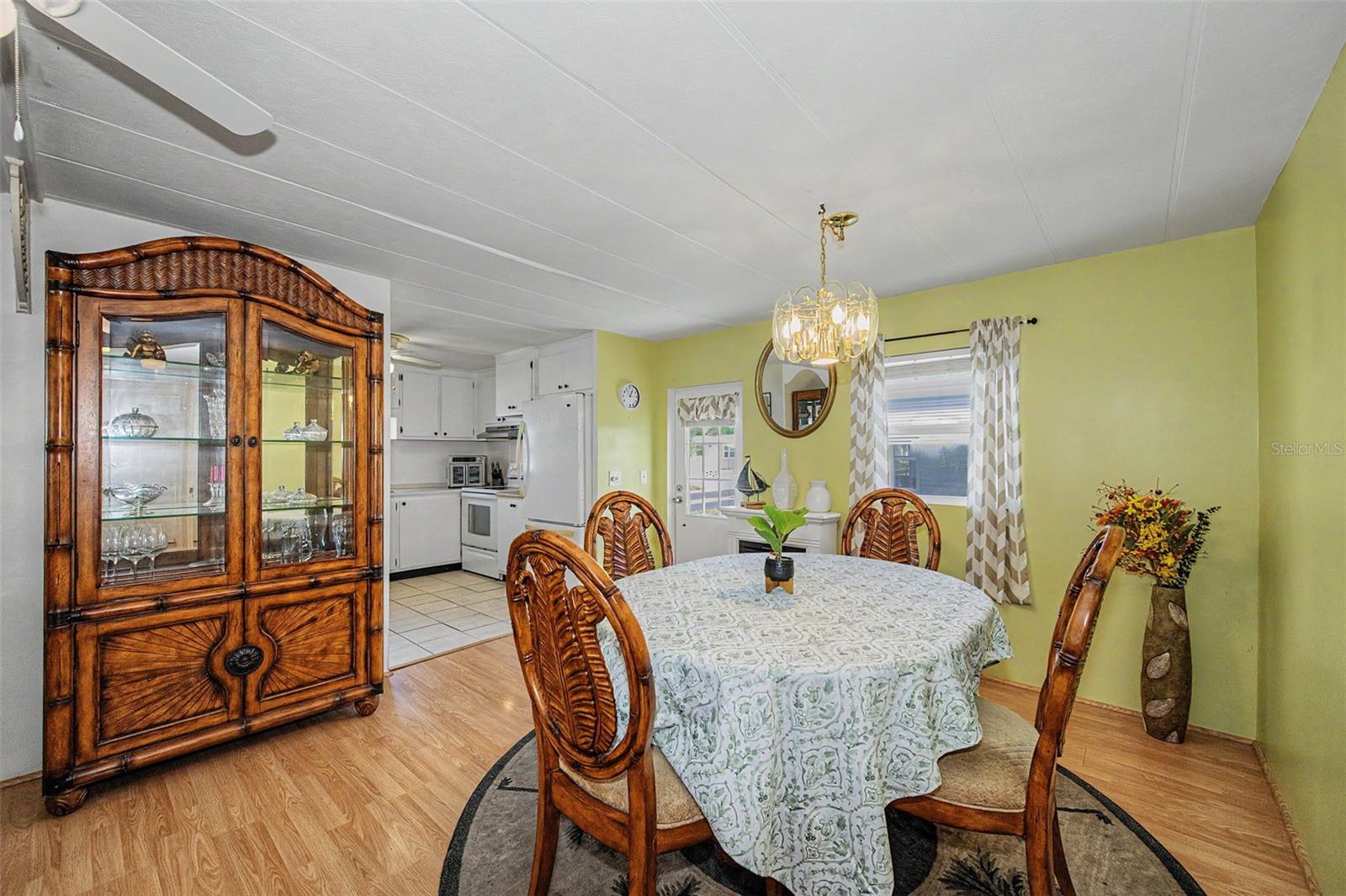 18 DRURY LN — photo 17