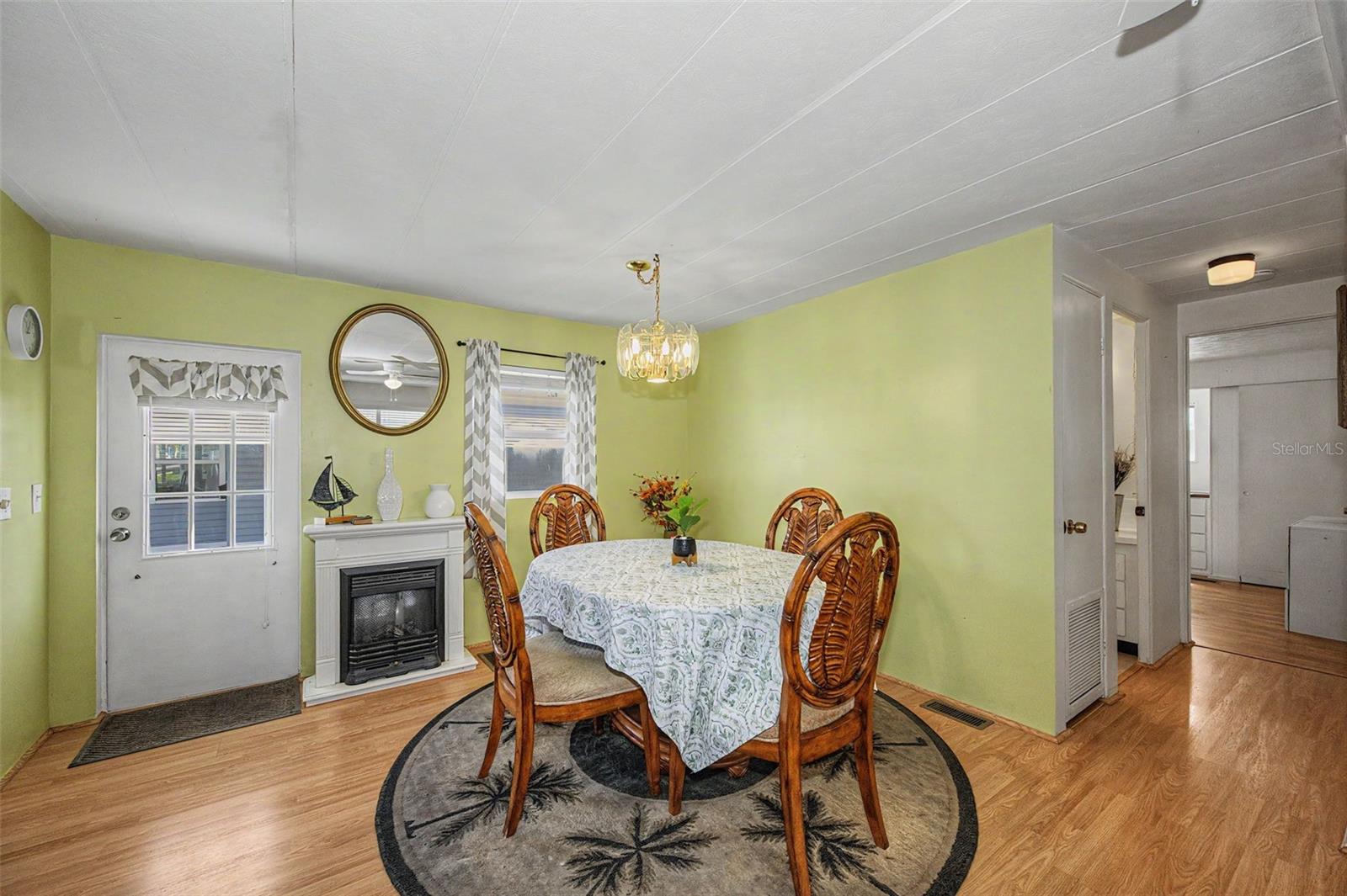 18 DRURY LN — photo 18