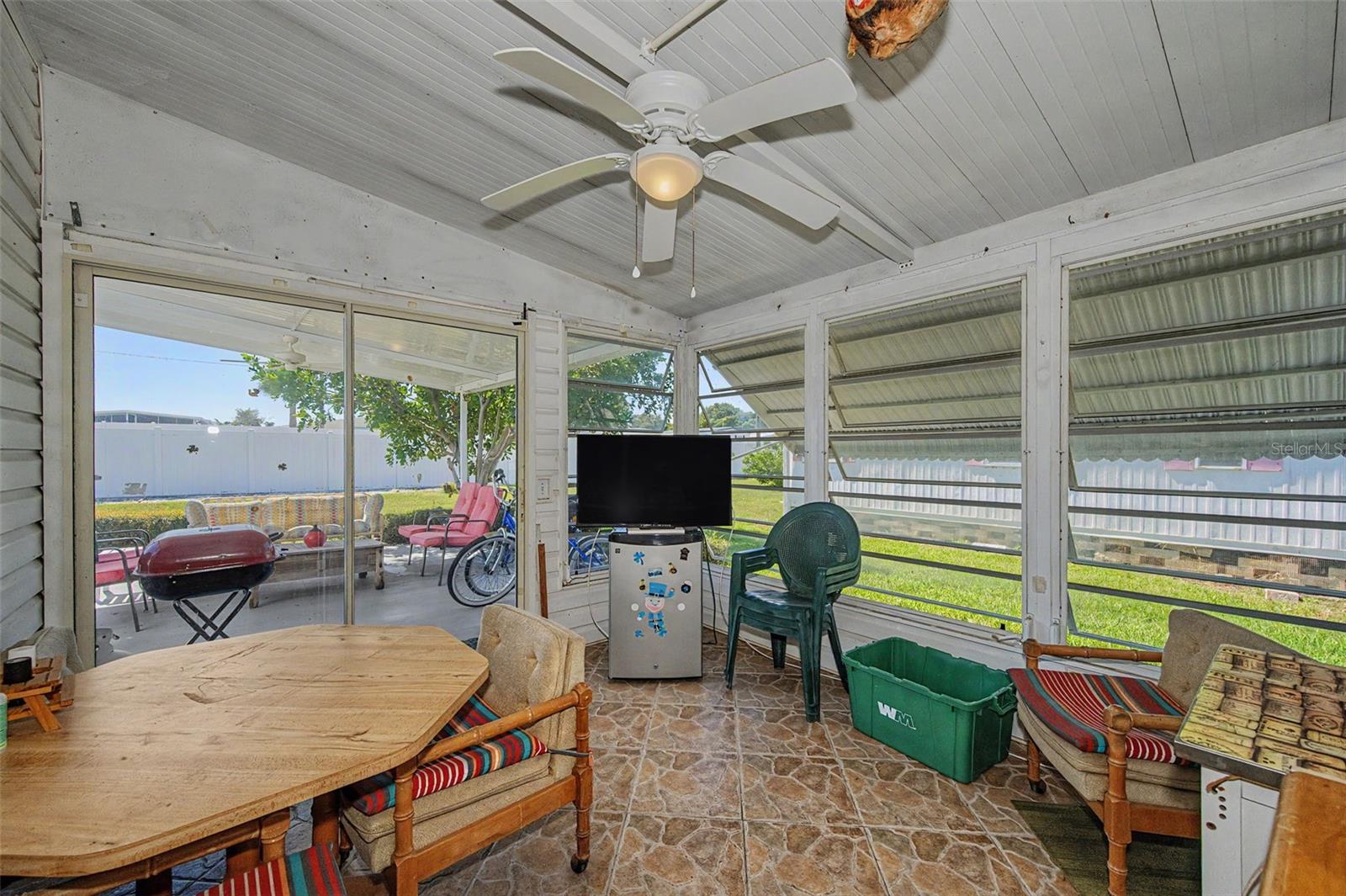 18 DRURY LN — photo 32