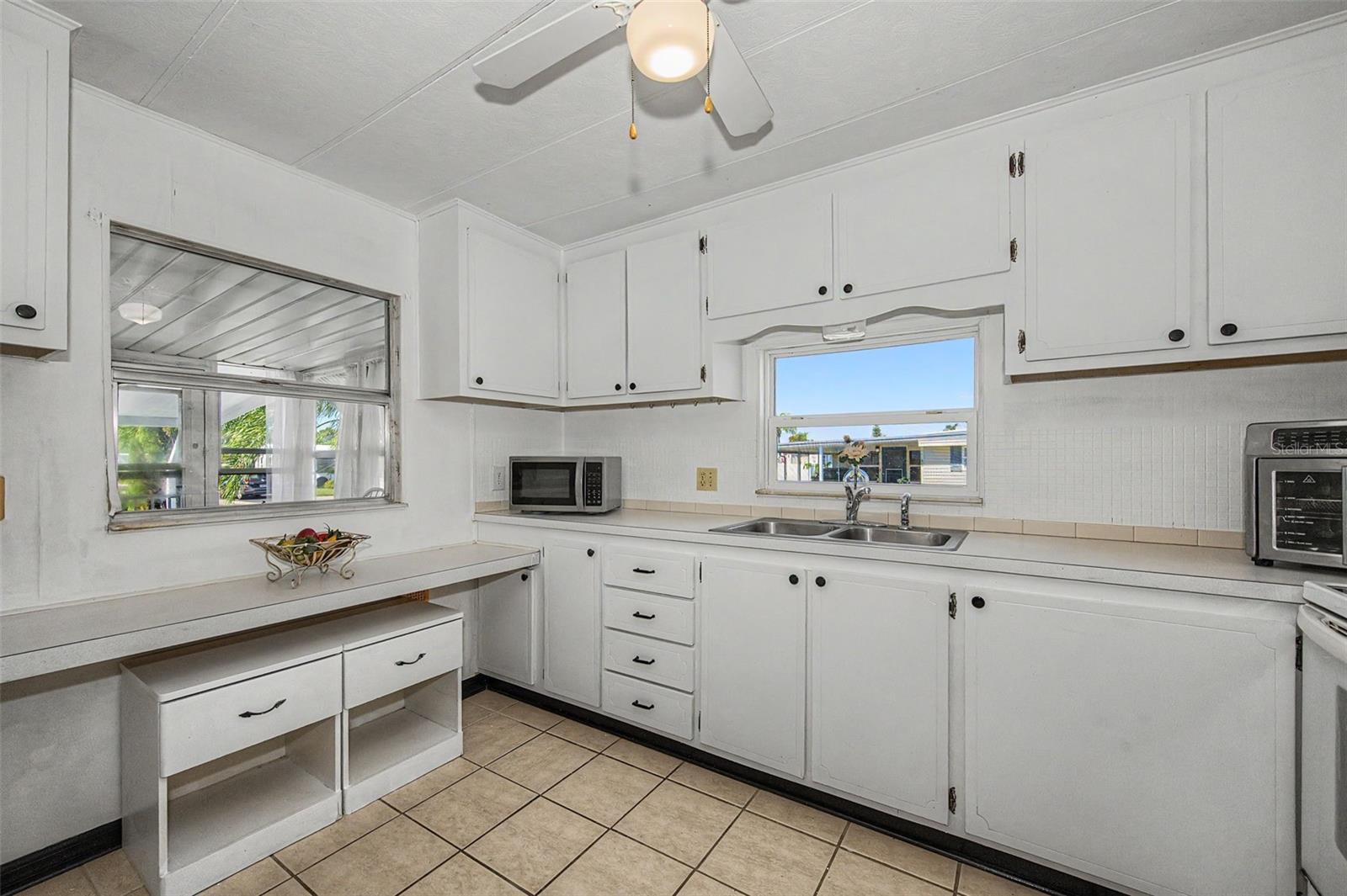 18 DRURY LN — photo 22