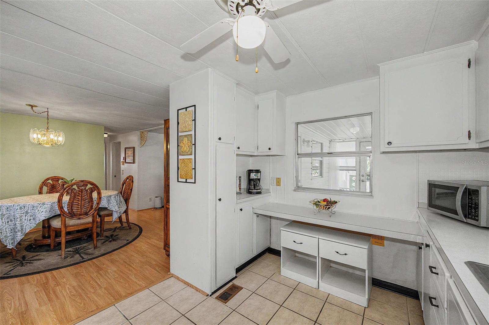 18 DRURY LN — photo 9