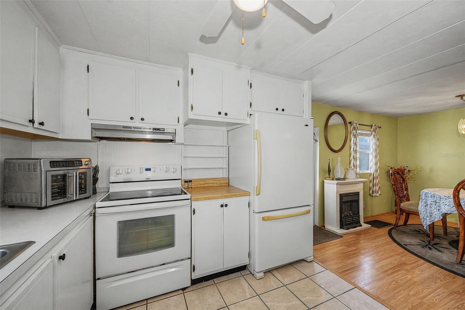 18 DRURY LN — photo 19