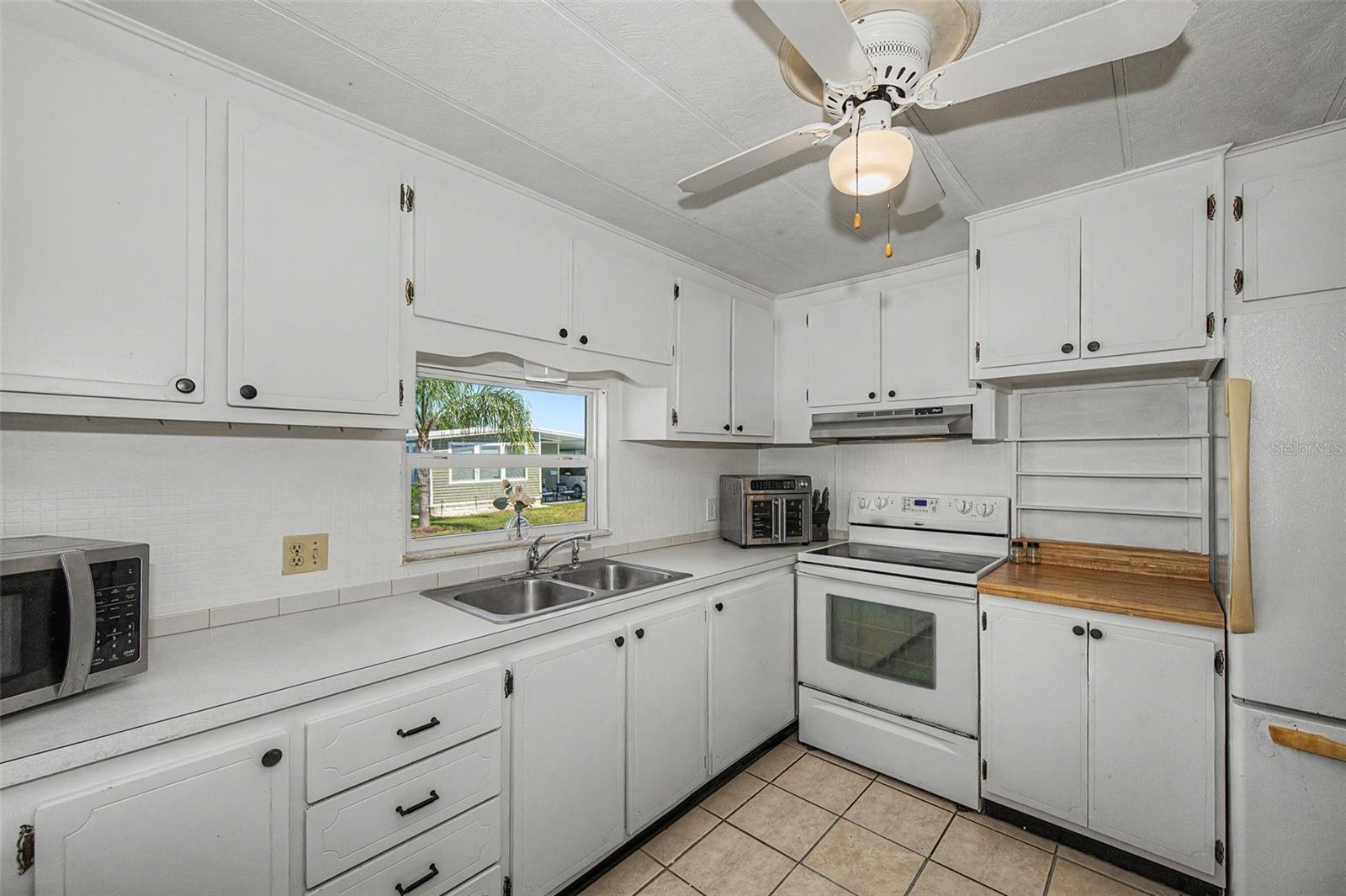 18 DRURY LN — photo 21