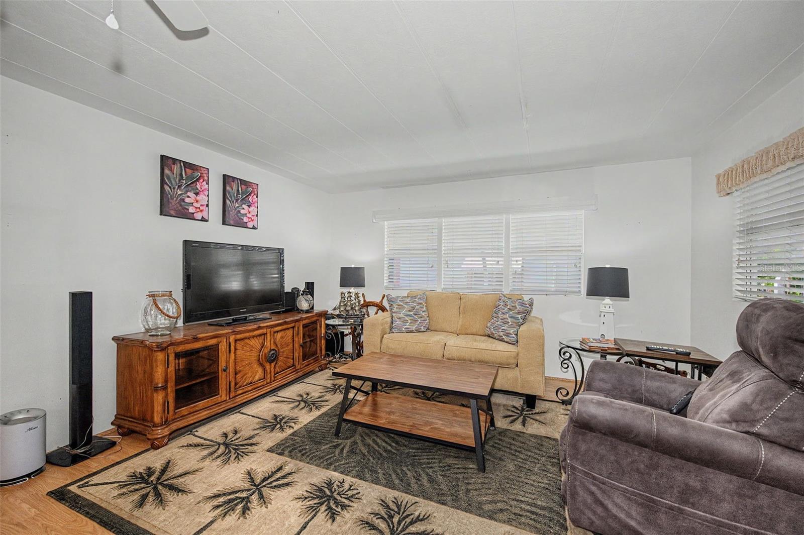 18 DRURY LN — photo 16