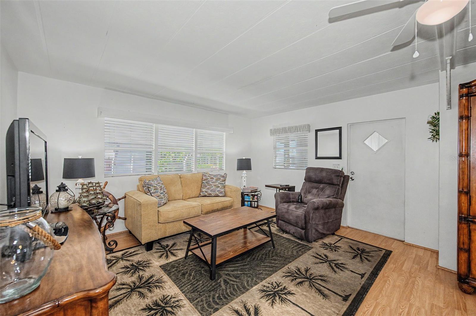 18 DRURY LN — photo 15
