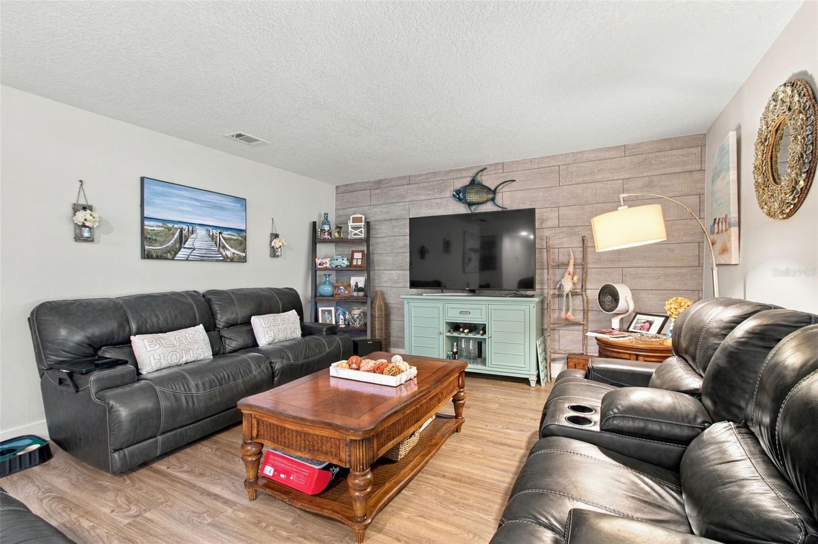 8401 BOULDER PL — photo 9