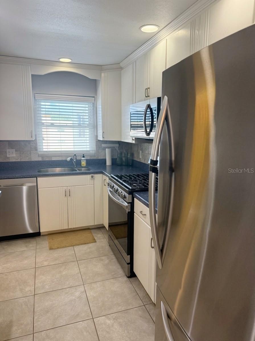 5623 80TH ST N #415 — photo 9
