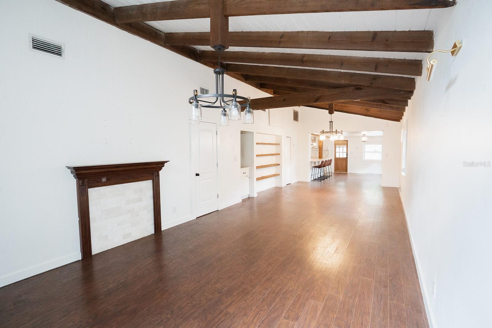 1112 W KIRBY ST — photo 16