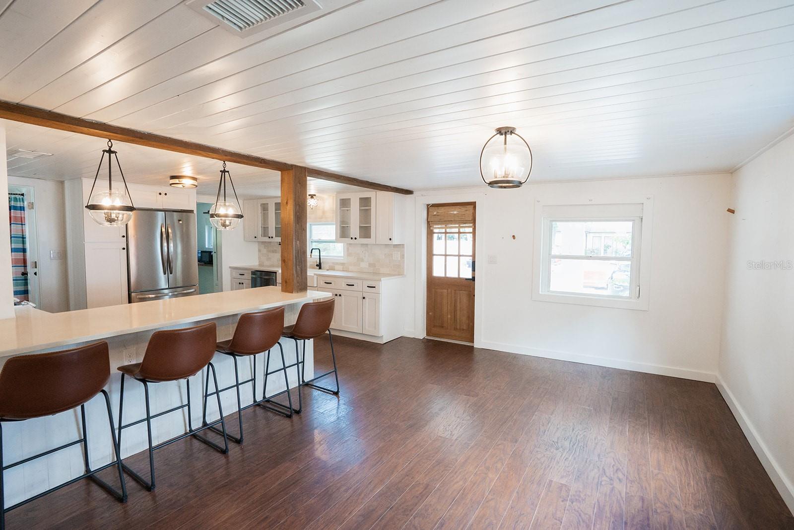 1112 W KIRBY ST — photo 8