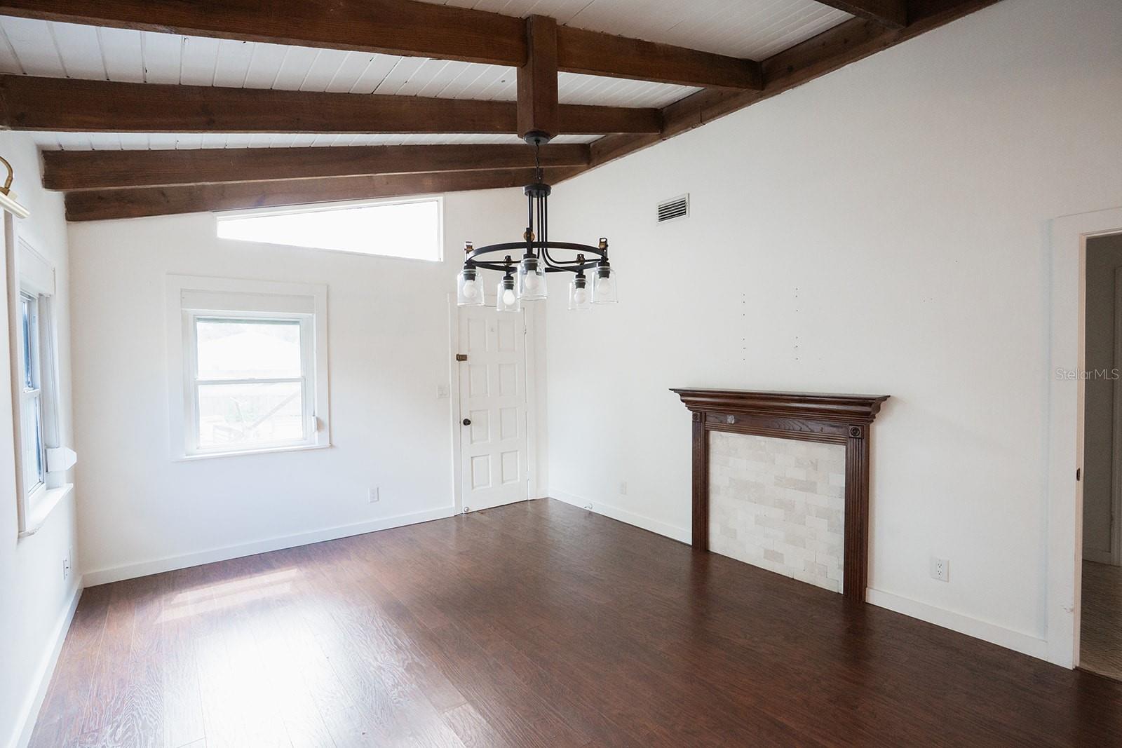 1112 W KIRBY ST — photo 11