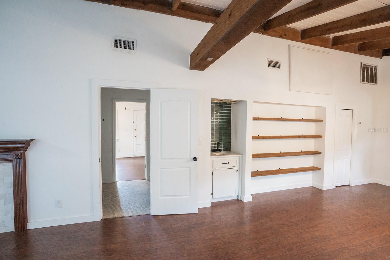 1112 W KIRBY ST — photo 10