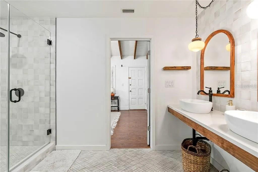 1112 W KIRBY ST — photo 33