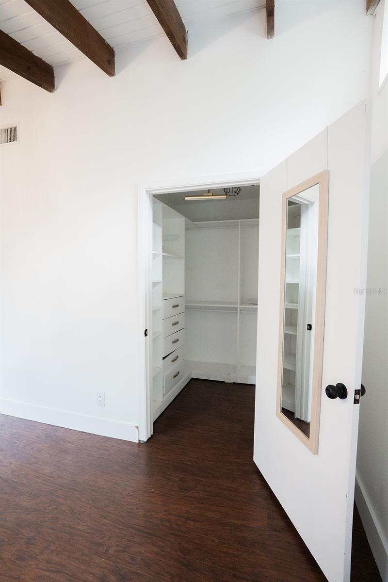 1112 W KIRBY ST — photo 17