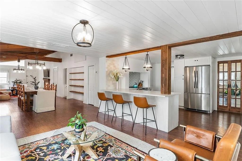 1112 W KIRBY ST — photo 32