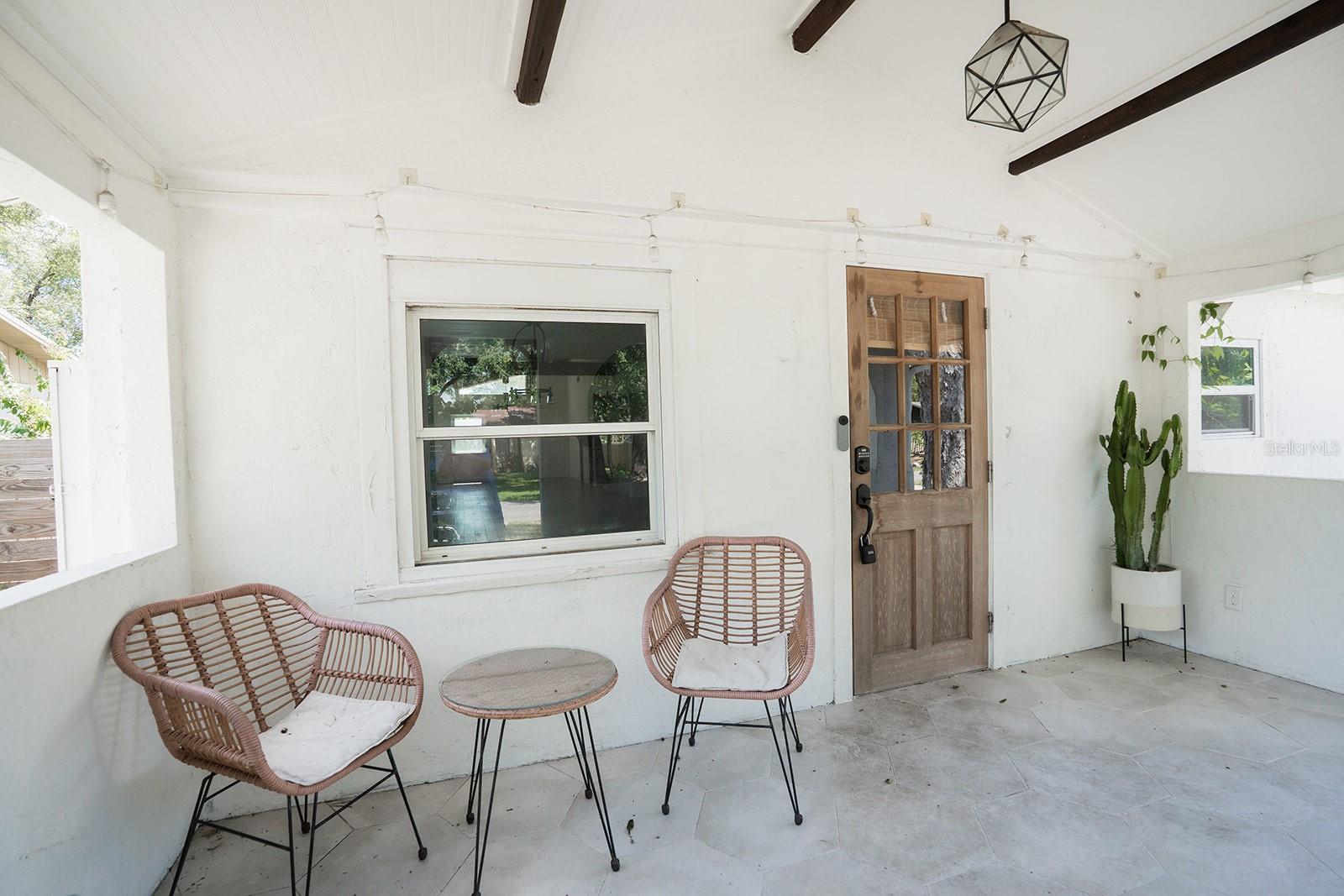 1112 W KIRBY ST — photo 3