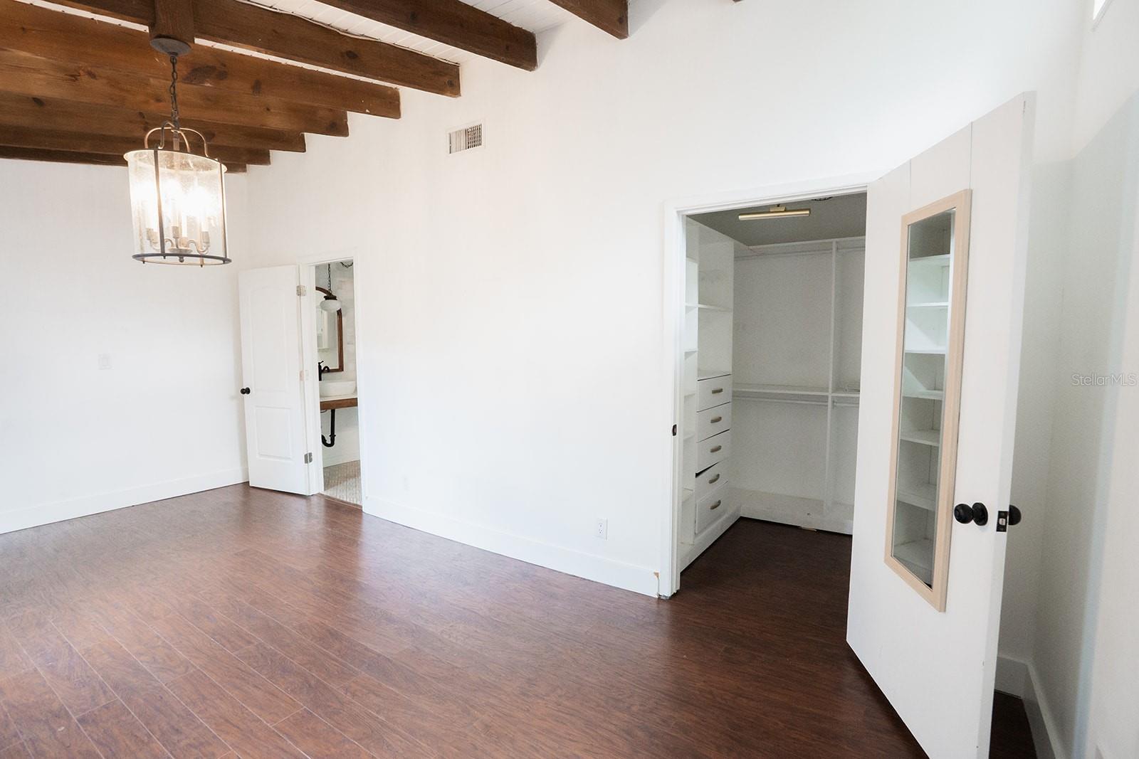 1112 W KIRBY ST — photo 18