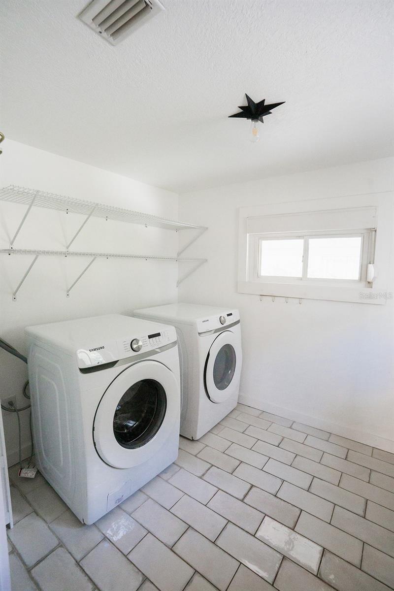 1112 W KIRBY ST — photo 28