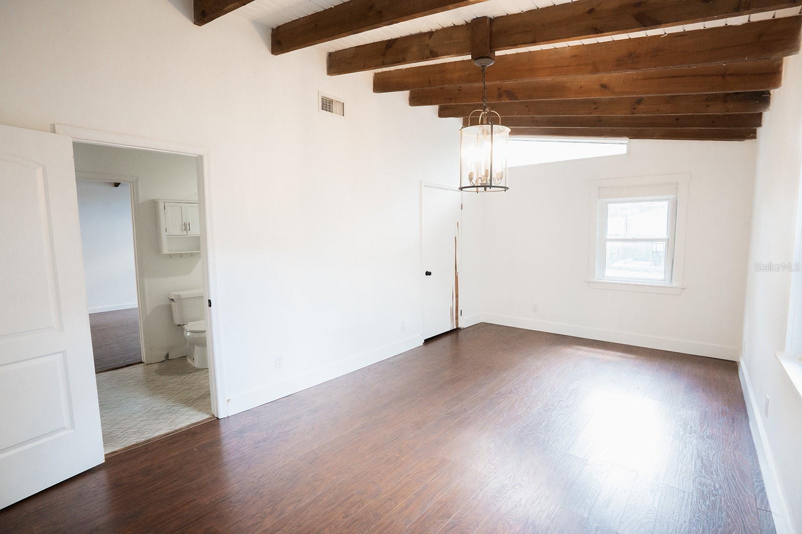 1112 W KIRBY ST — photo 13