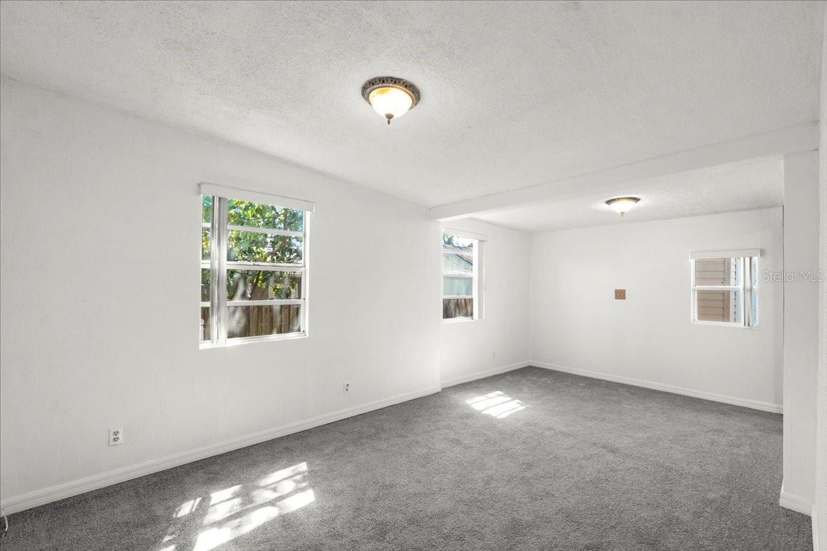 8608 N 20TH ST — photo 14