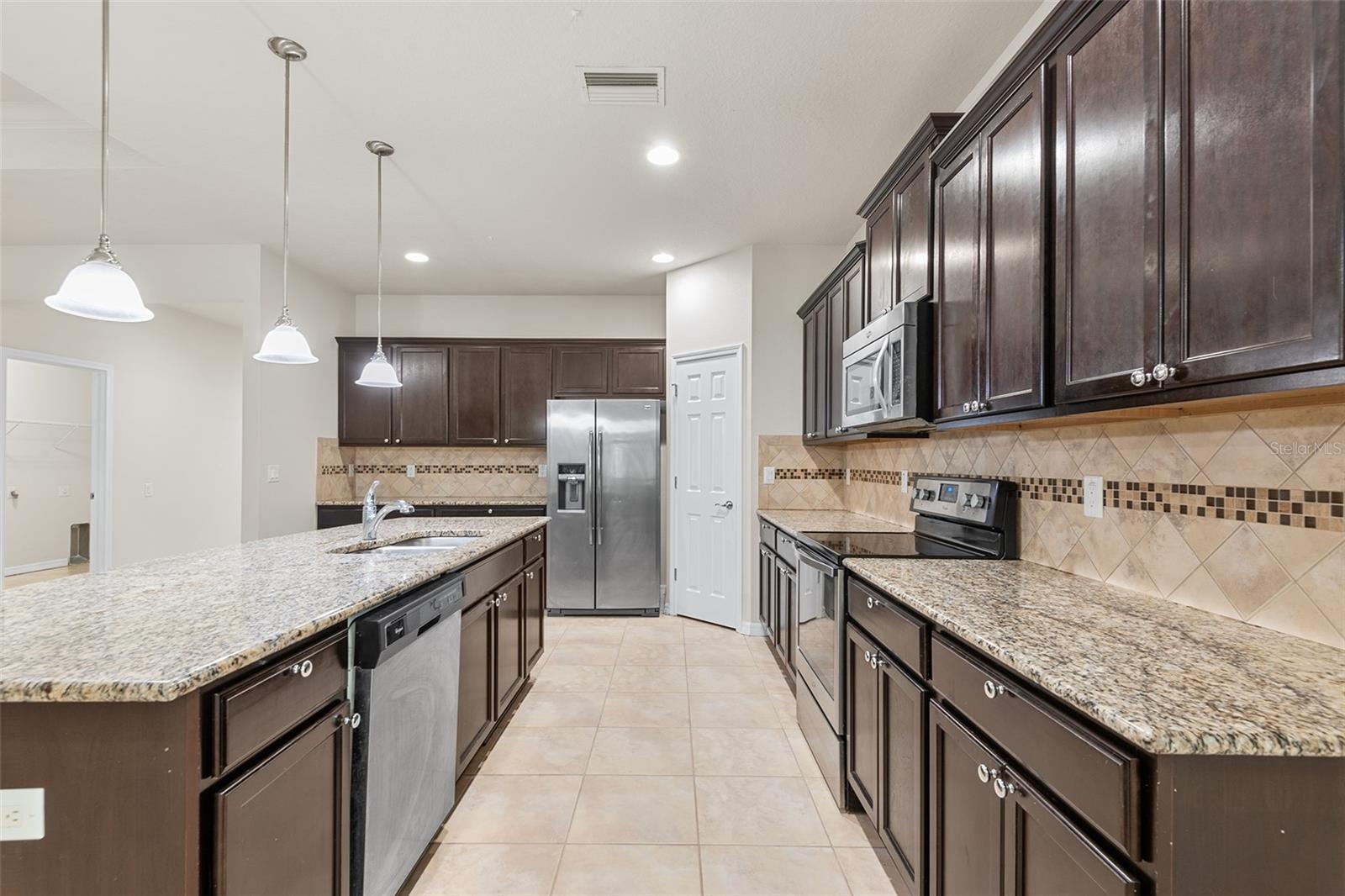 2236 LANDSIDE DR — photo 4