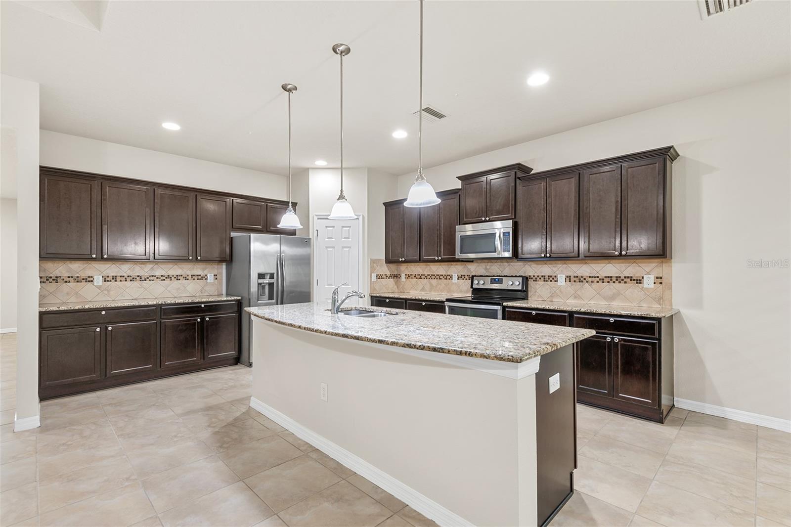 2236 LANDSIDE DR — photo 3