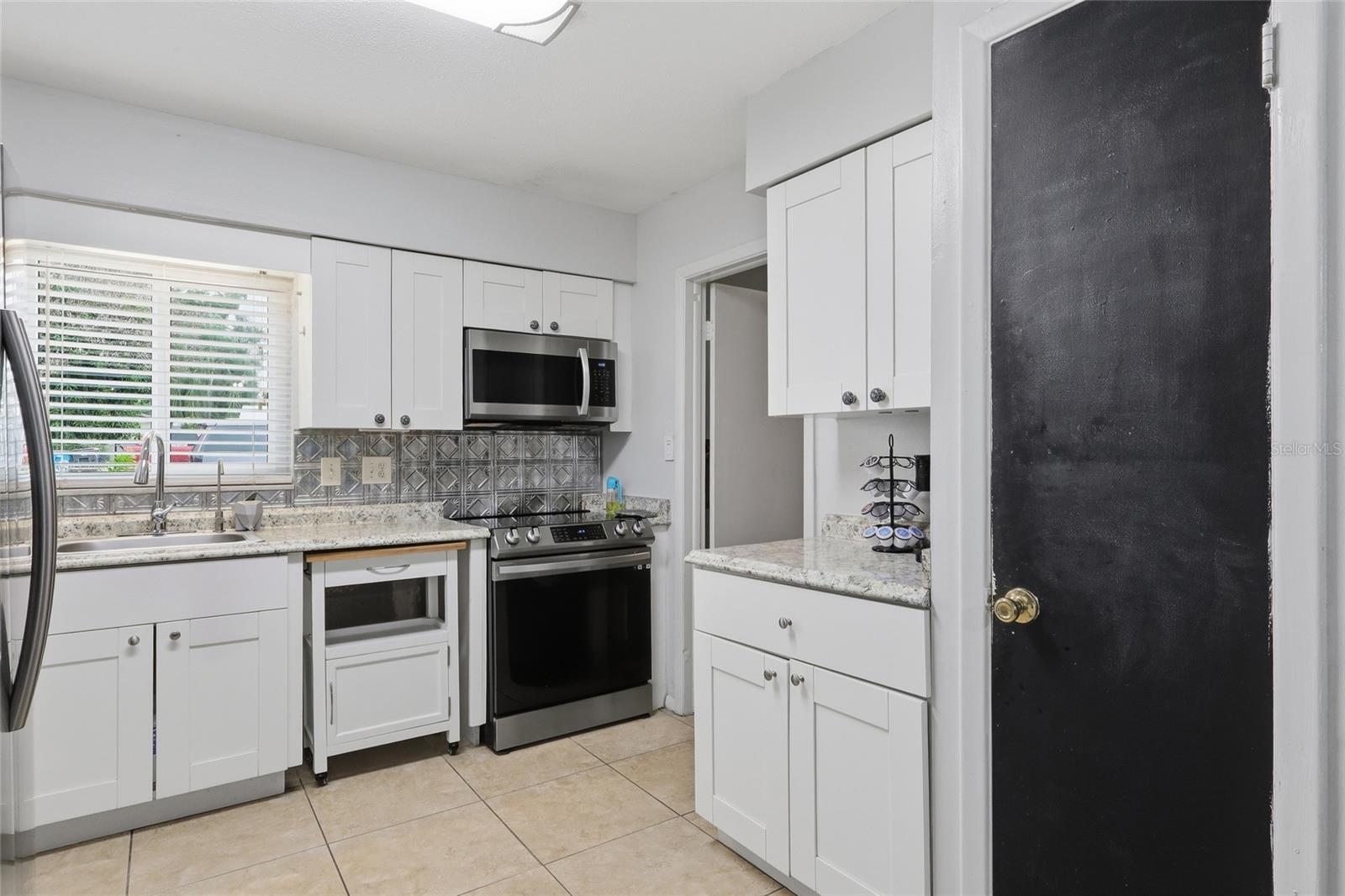 201 E WHEELER RD — photo 22