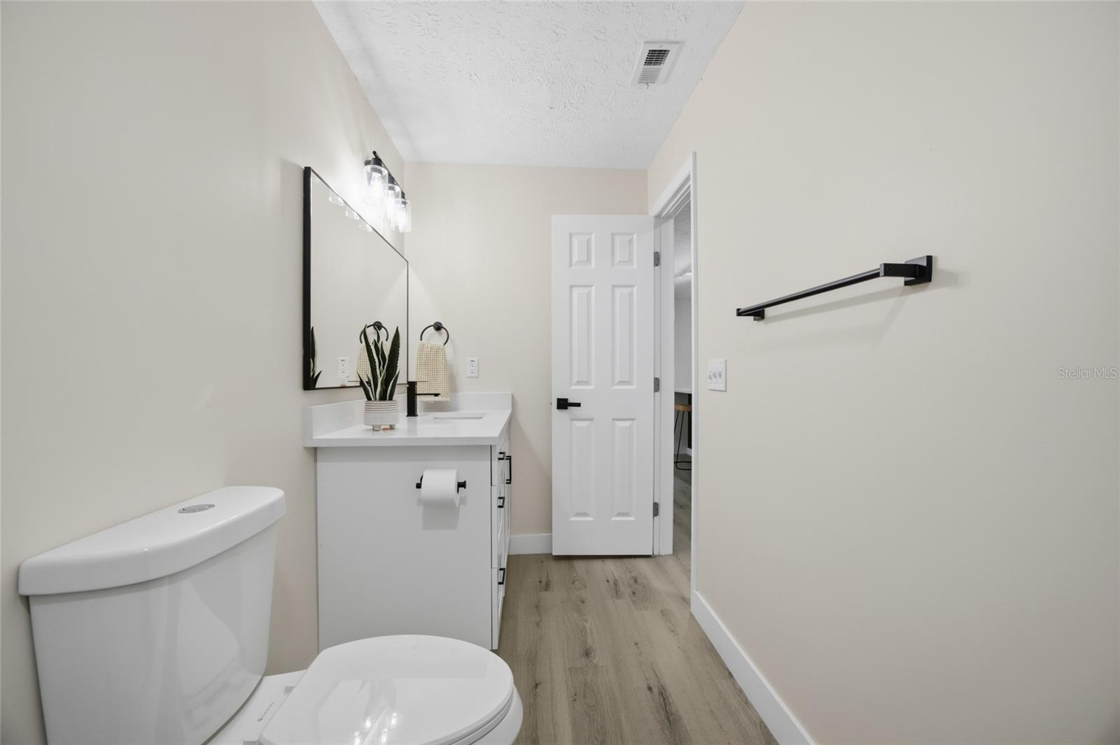 920 W CANDLEWOOD AVE — photo 25