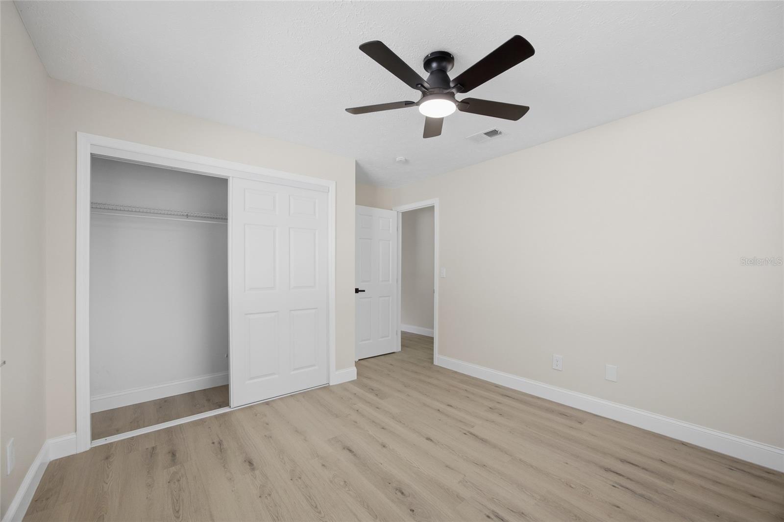 920 W CANDLEWOOD AVE — photo 23