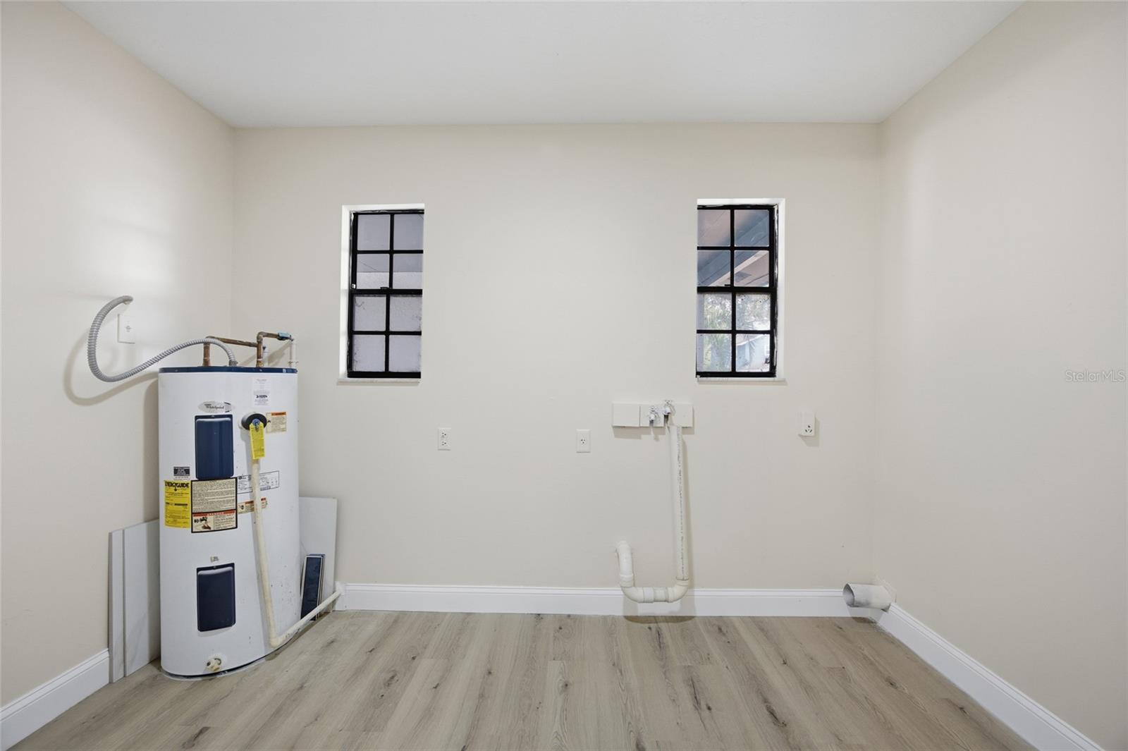 920 W CANDLEWOOD AVE — photo 29