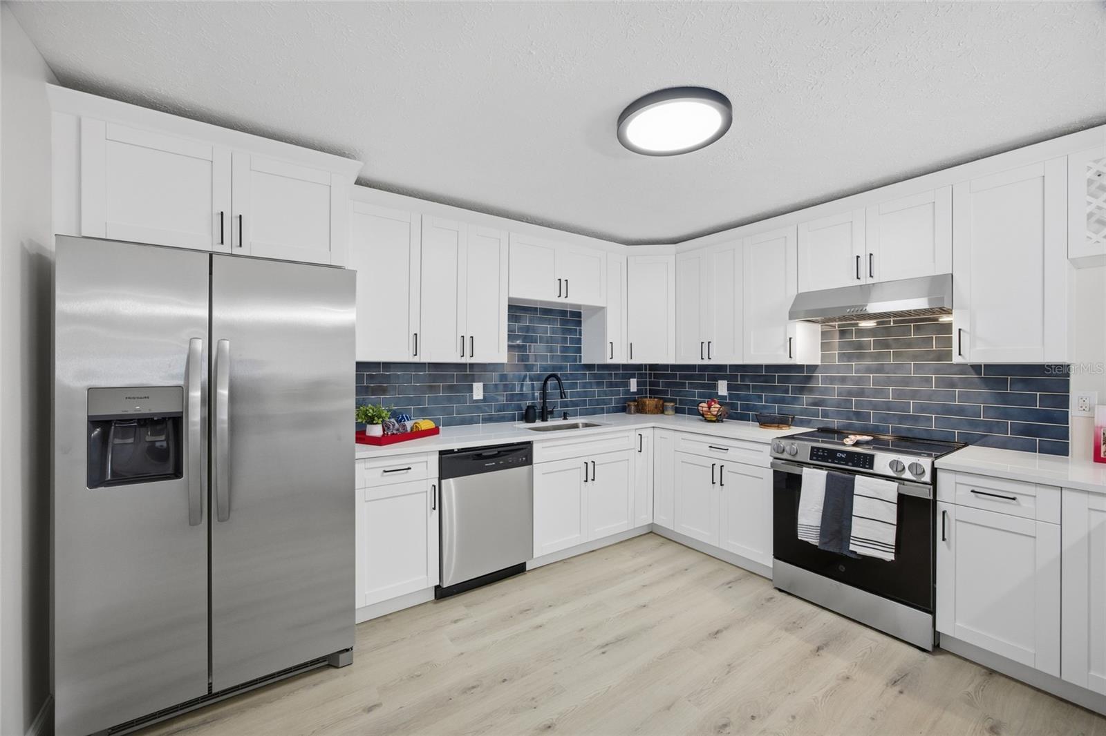 920 W CANDLEWOOD AVE — photo 13