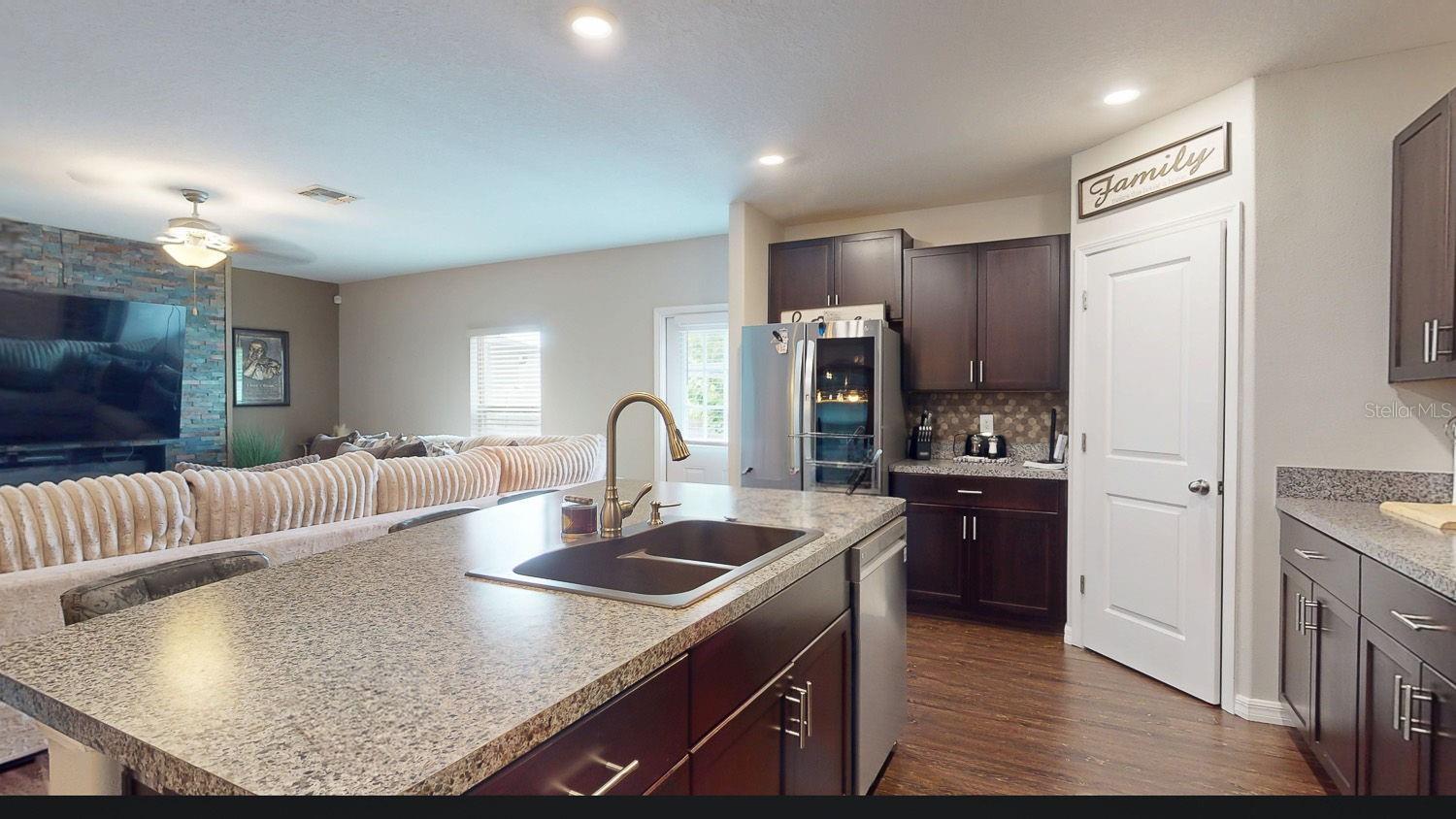 10211 WHITE LINEN AVE — photo 4