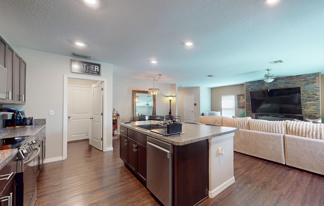 10211 WHITE LINEN AVE — photo 3