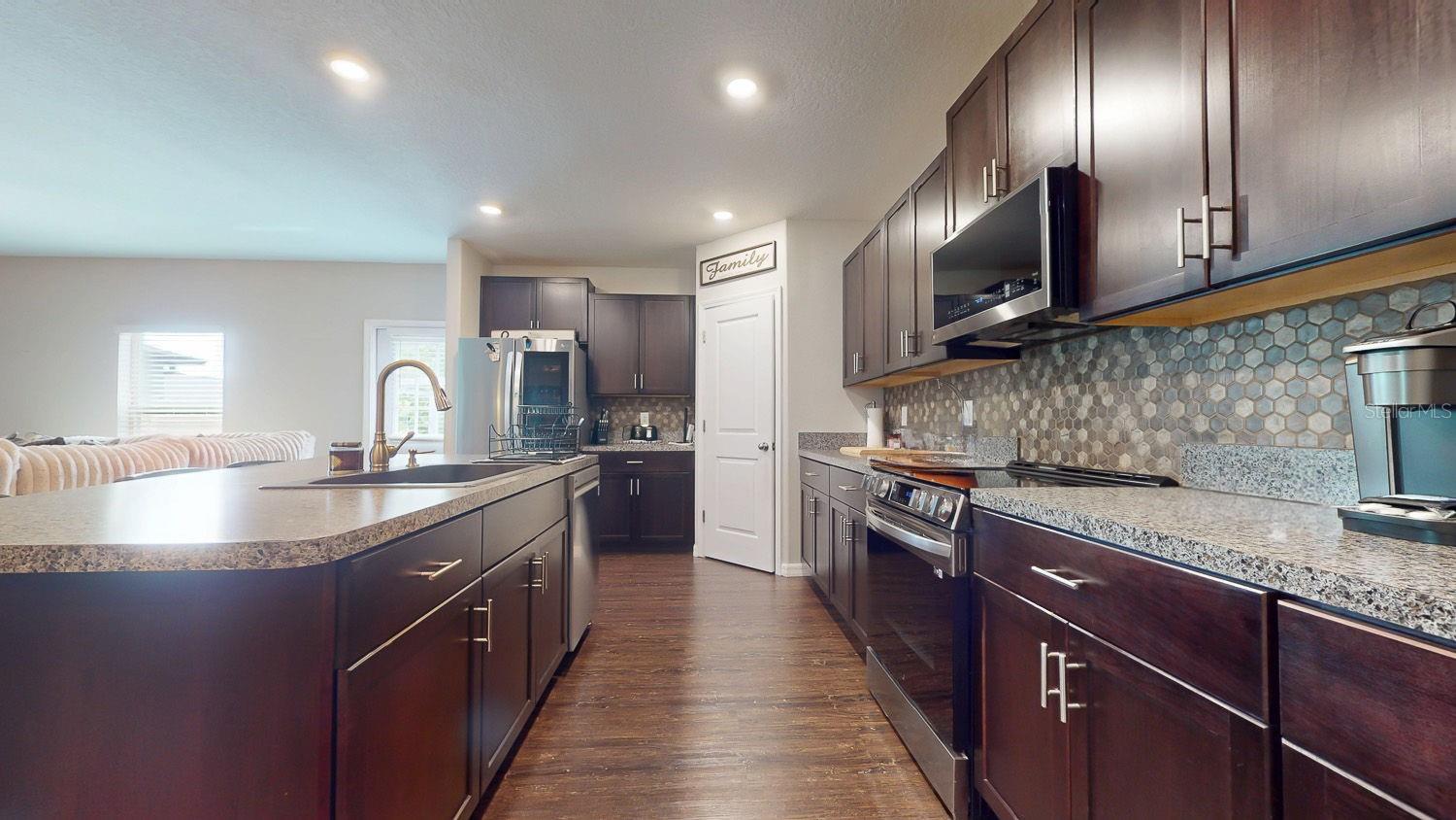 10211 WHITE LINEN AVE — photo 2