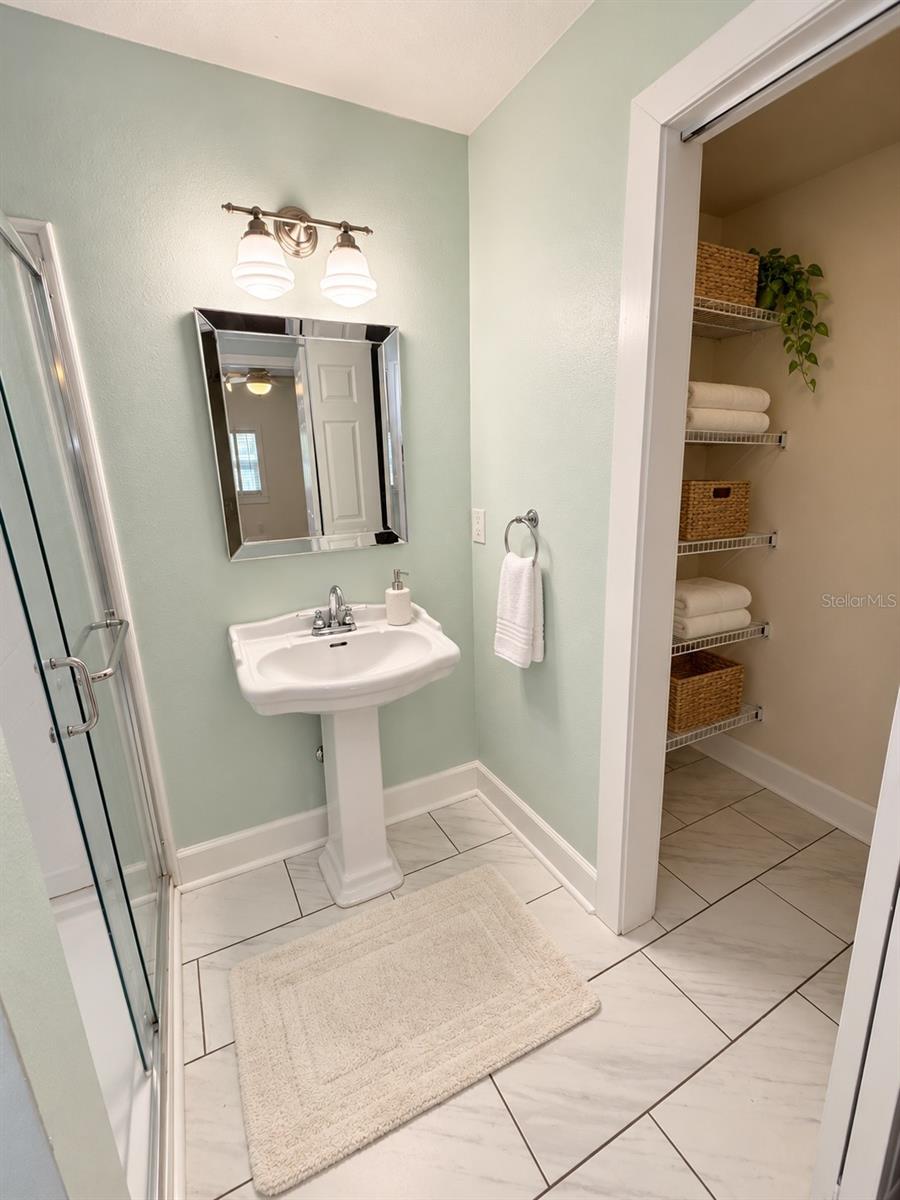 8807 DYER RD — photo 10