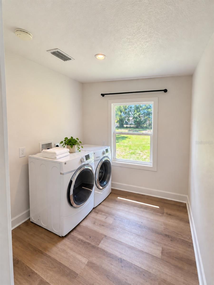 8807 DYER RD — photo 22