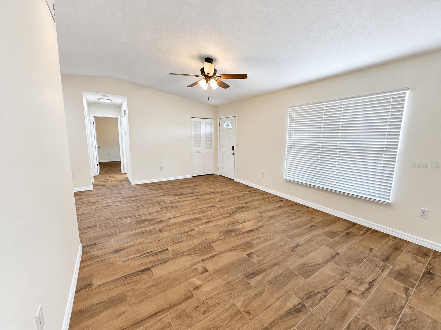 902 W SHANNON CT — photo 7