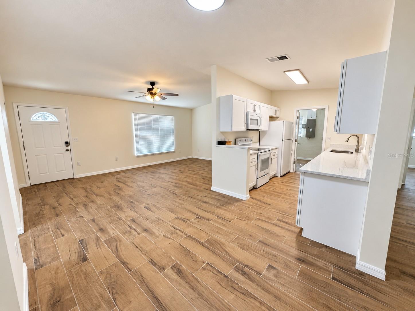 902 W SHANNON CT — photo 10